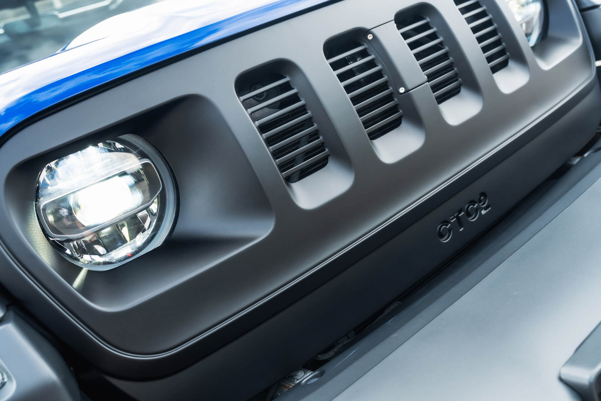 Kahn Design Unveils All-New Slimline 4-Slot Grille for Jeep Wrangler JL