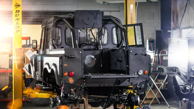 IN BUILD: LAND ROVER DEFENDER 2.2 TDCI 110 DOUBLE CAB PICK UP FLYING HUNTSMAN 6X6