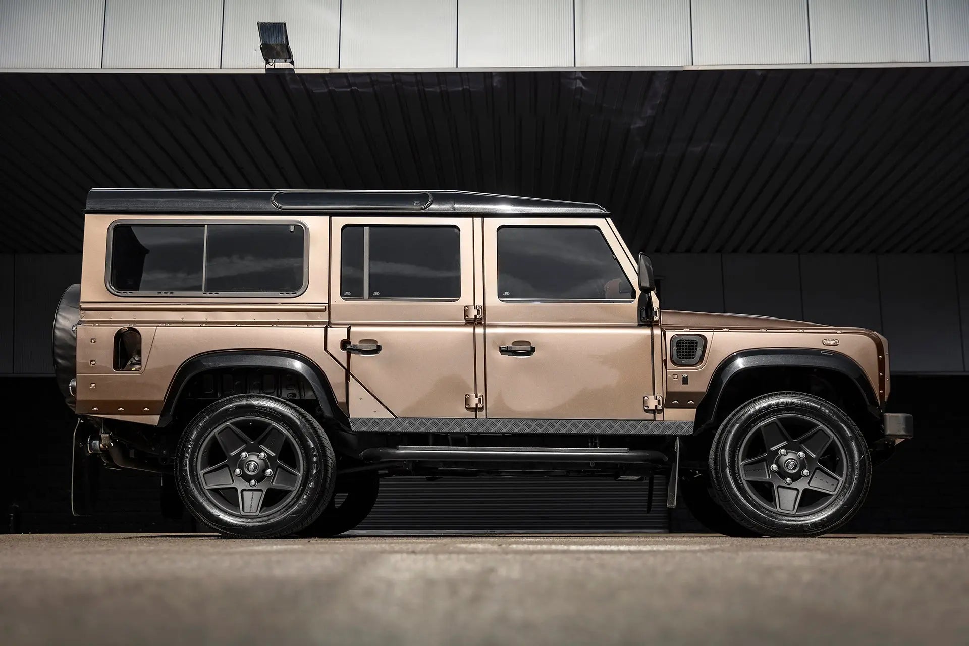 DEFENDER 110 XS 6.2 V8 - Chelsea Truck Company