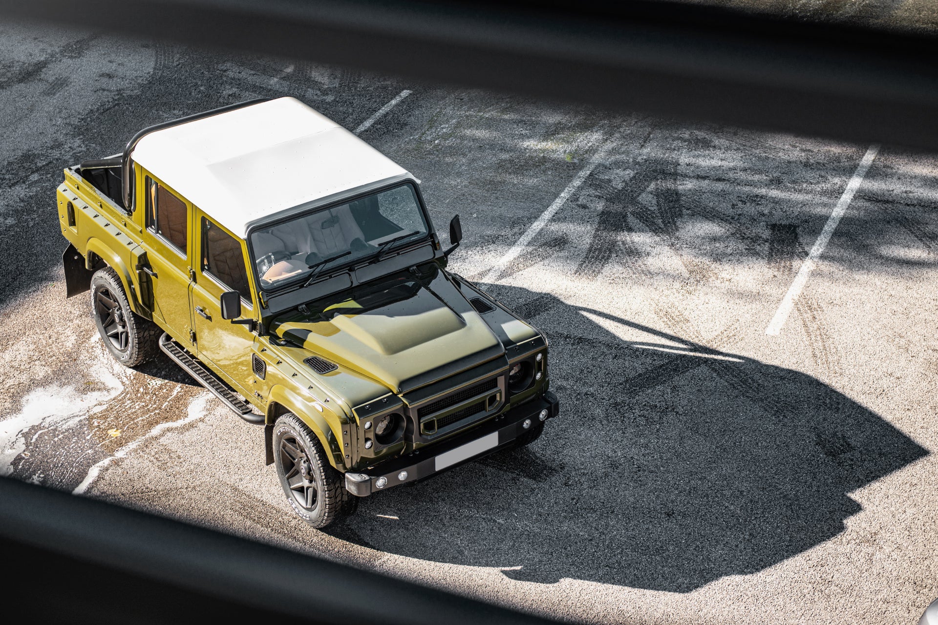 FUNGUS GREEN LAND ROVER DEFENDER