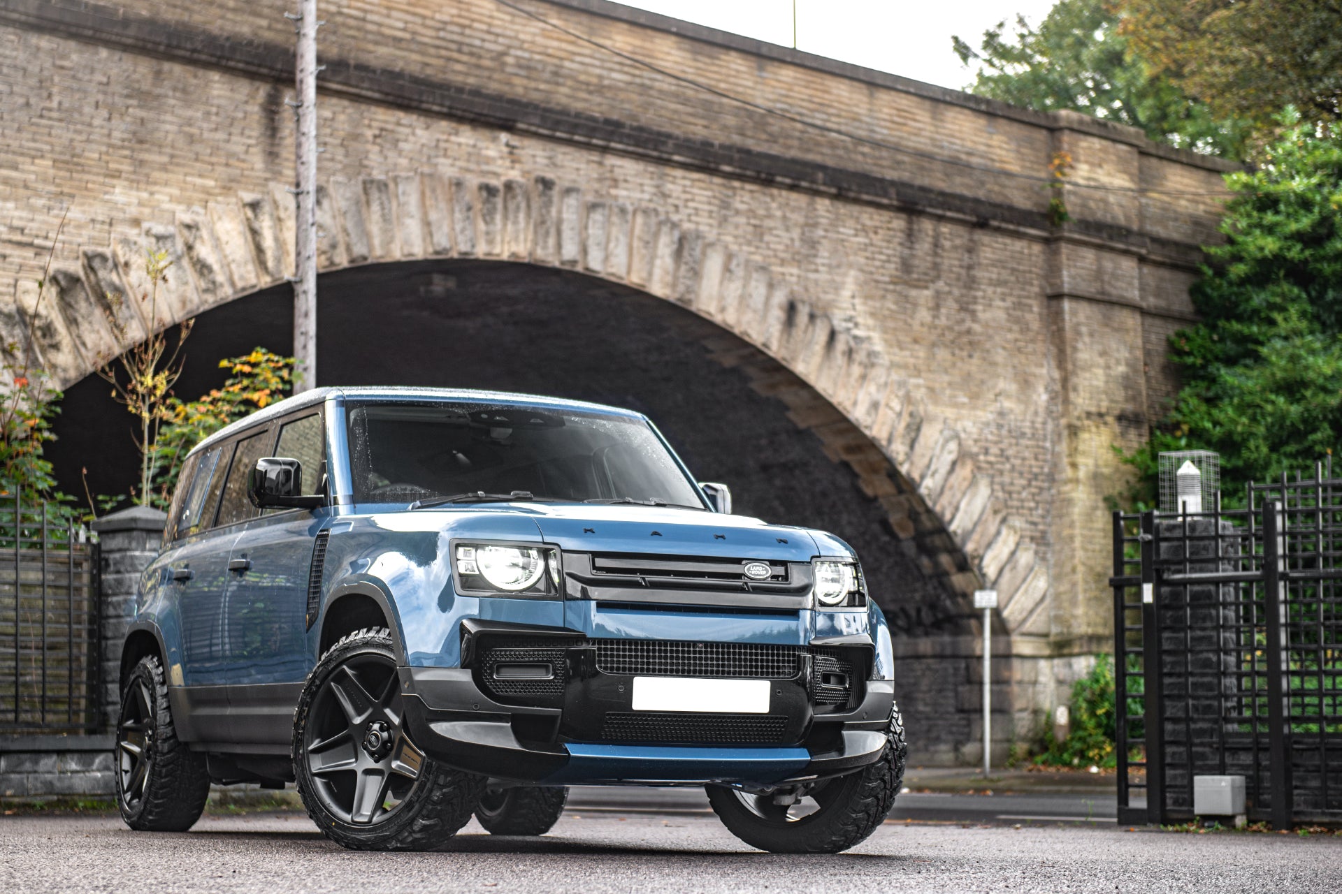 THE TASMAN BLUE DEFENDER WITH LANDMARK BODYKIT