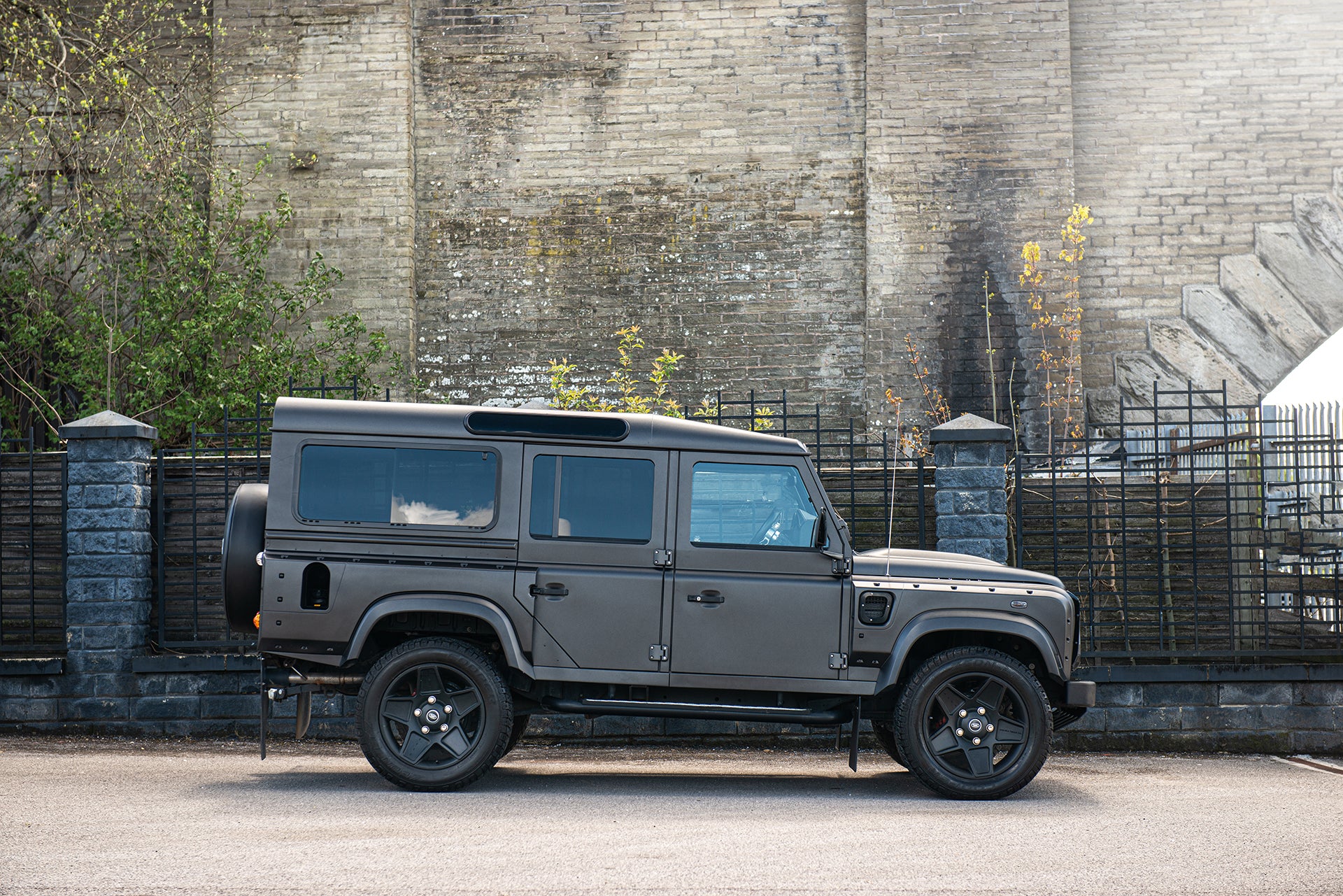 Land Rover Defender 110 2016 End Edition (9 Seat Conversion)