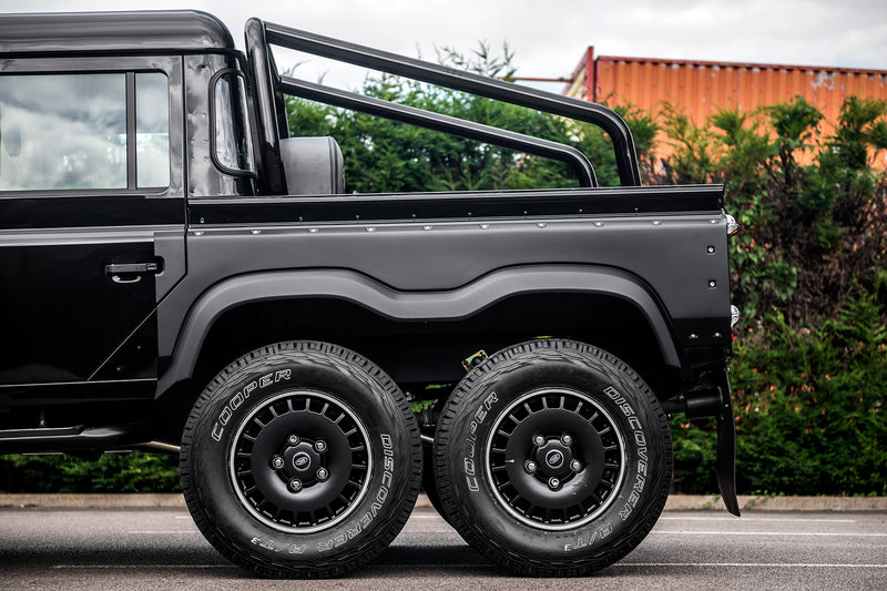 LAND ROVER DEFENDER 110 FLYING HUNTSMAN 6X6 PICKUP