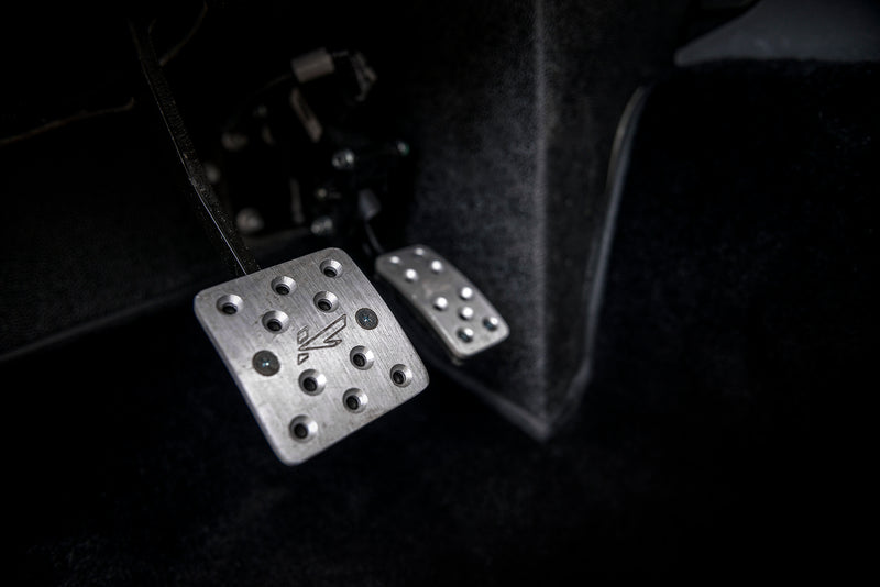 LAND ROVER DEFENDER 110 FLYING HUNTSMAN 6X6 PICKUP