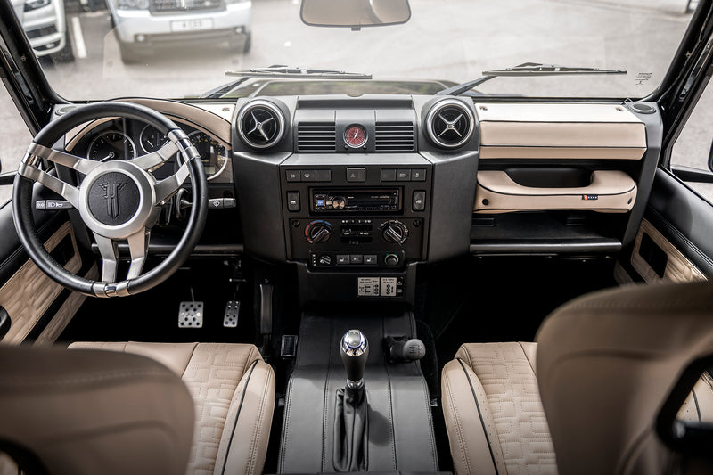 LAND ROVER DEFENDER 110 FLYING HUNTSMAN 6X6 PICKUP