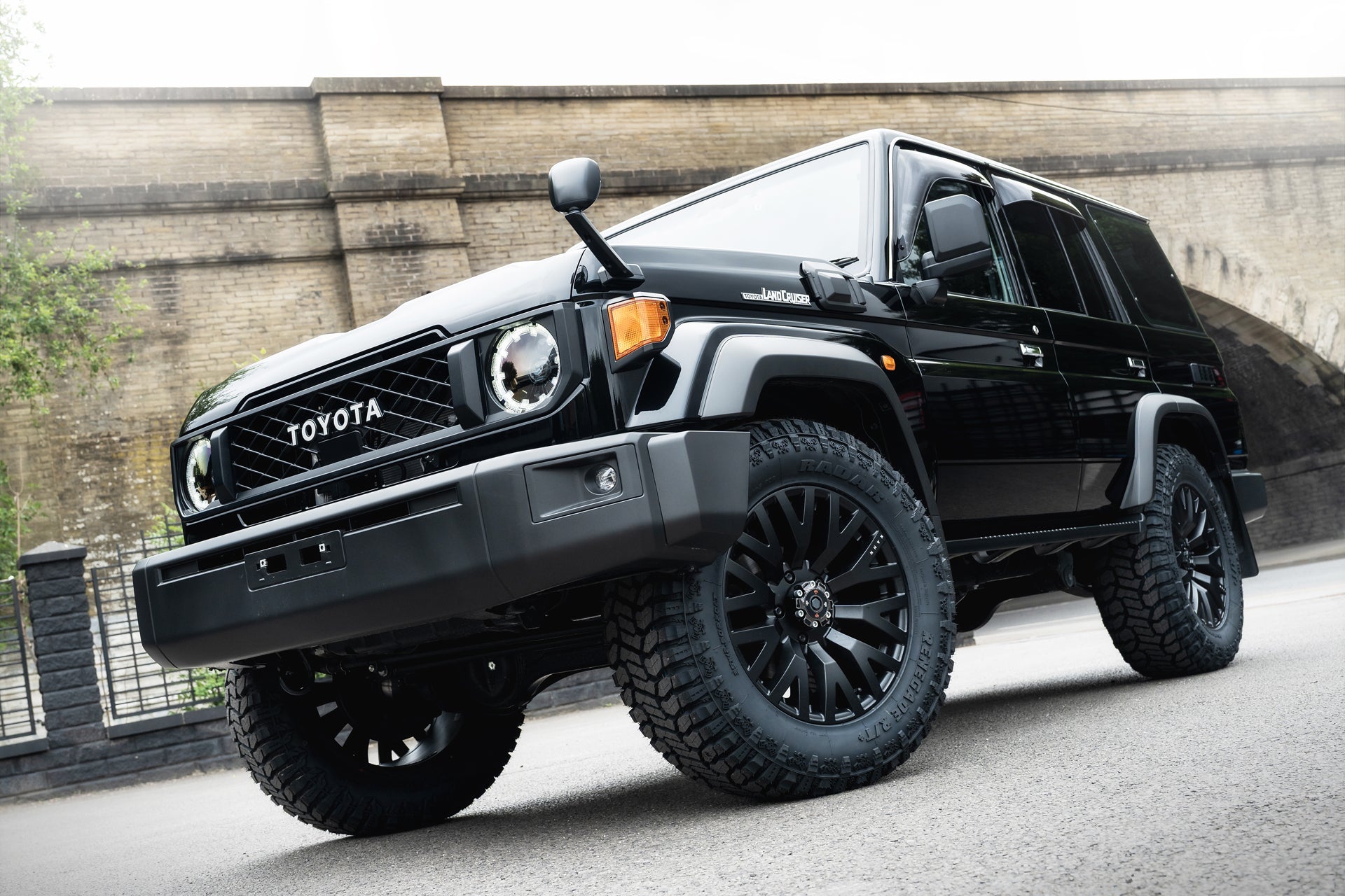 TOYOTA LAND CRUISER 70 SERIES