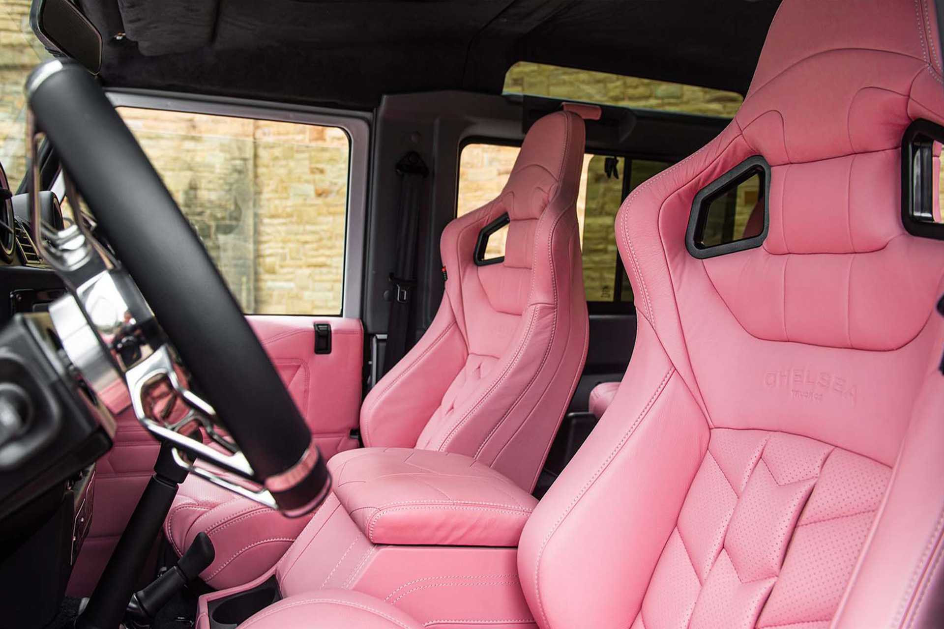 LAND ROVER DEFENDER 90 WITH PINK INTERIOR