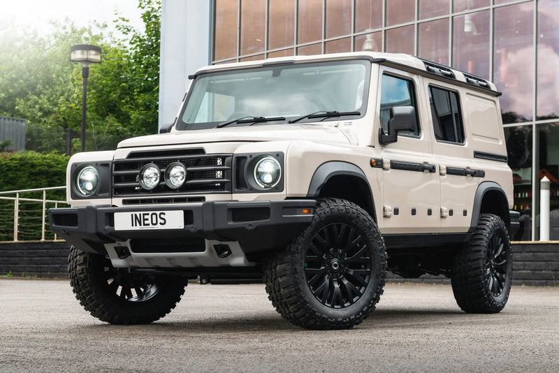 INEOS Grenadier (2023–Present) Exposed Matte Carbon Central Lamp Dakar Front Grille - Image 3