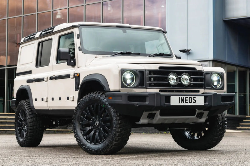 INEOS Grenadier (2023–Present) Exposed Matte Carbon Central Lamp Dakar Front Grille - Image 12