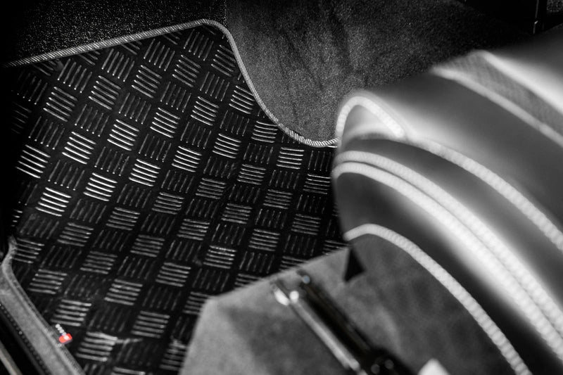 LAND ROVER DEFENDER 110 (1991-2016) CHEQUERED RUBBER FLOOR MATS - Image 2