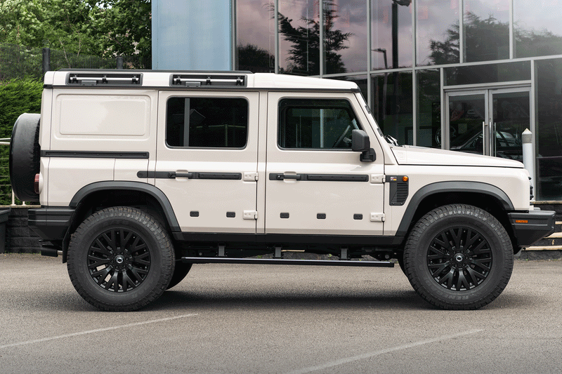 INEOS Grenadier (2023–Present) Electric Side Steps with LED Light Strips - Image 2