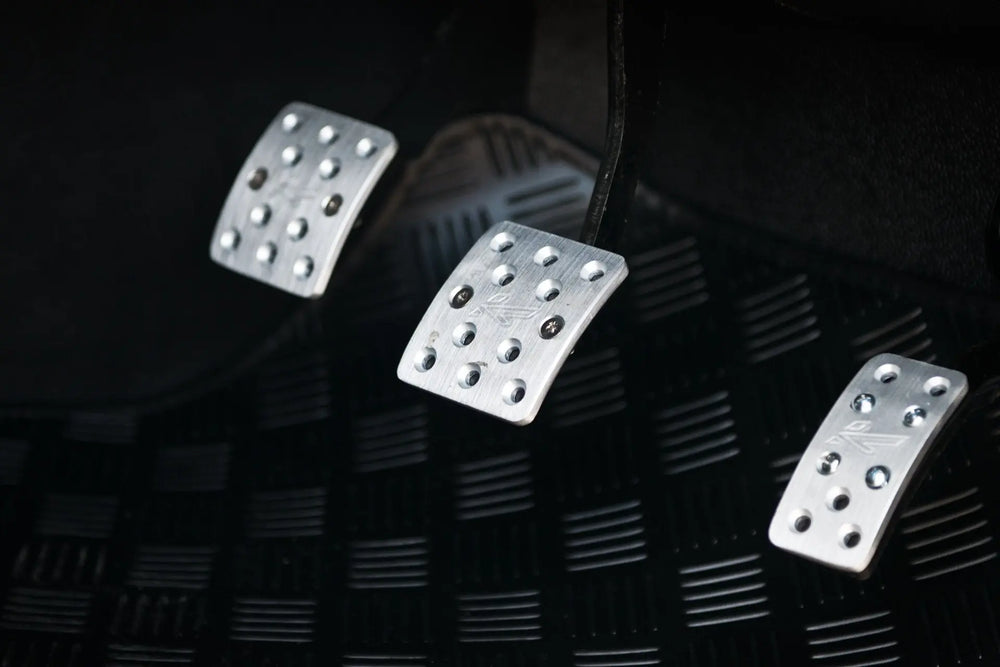 Land Rover Defender (1991-2016) VENTED MANUAL FOOT PEDALS IN MACHINED ALUMINIUM