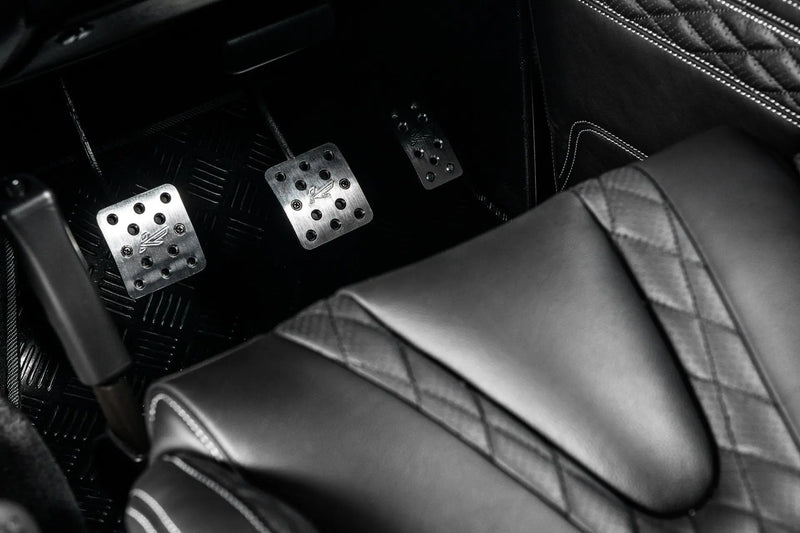 Land Rover Defender (1991-2016) VENTED MANUAL FOOT PEDALS IN MACHINED ALUMINIUM - Image 2