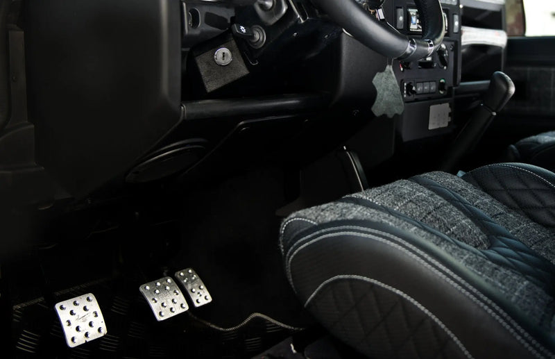 Land Rover Defender (1991-2016) VENTED MANUAL FOOT PEDALS IN MACHINED ALUMINIUM - Image 4