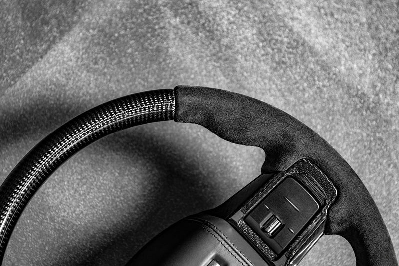 LAND ROVER DEFENDER (2020-PRESENT) FULL CARBON STEERING WHEEL - Image 5