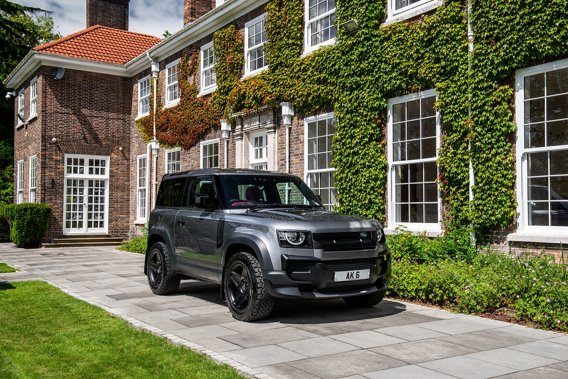Front Angle Of The land rover defender 90 landmark body kit Tailored by Kahn